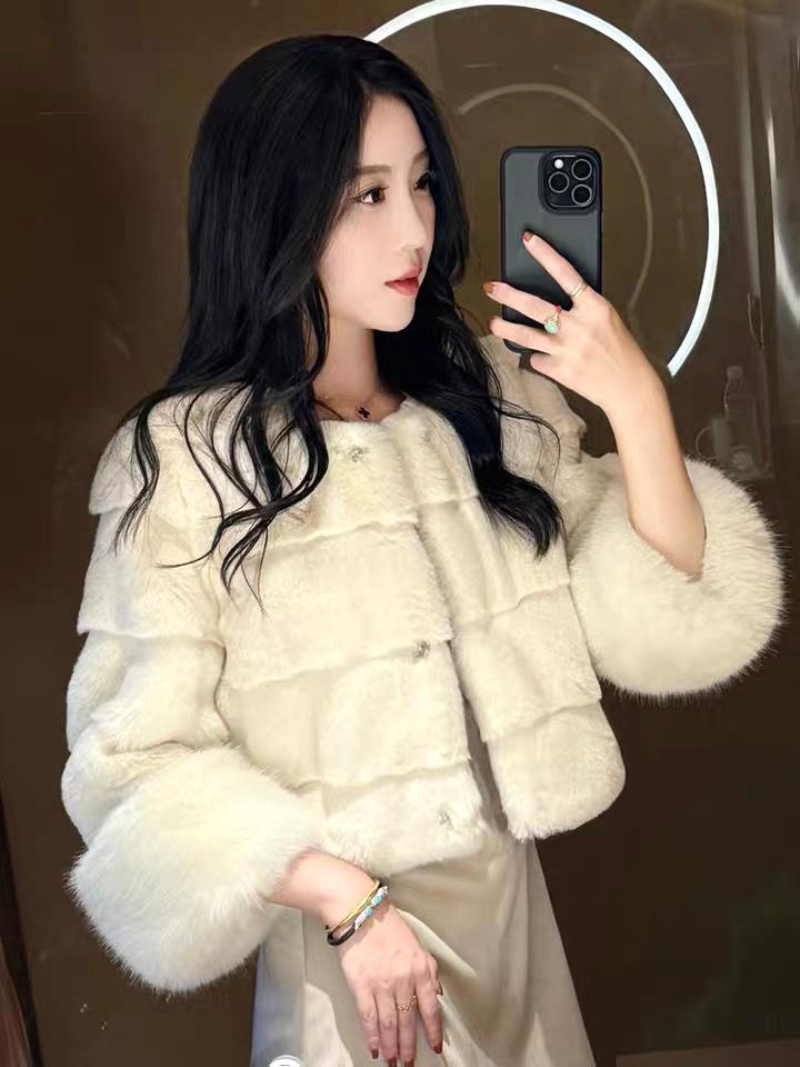 Eunji faux fur coat
